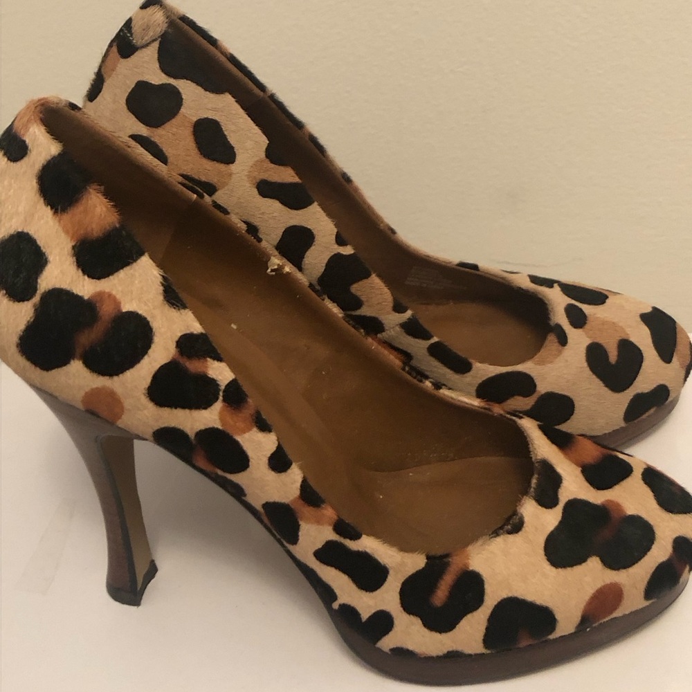 New unworn BCBG calf-hair leopard pumps size 5.5 - Picture 3 of 4